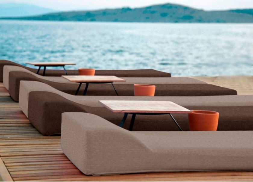 Chaises longues