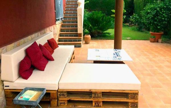 Renouvelez votre terrasse avec des coussins pour palettes sur mesure