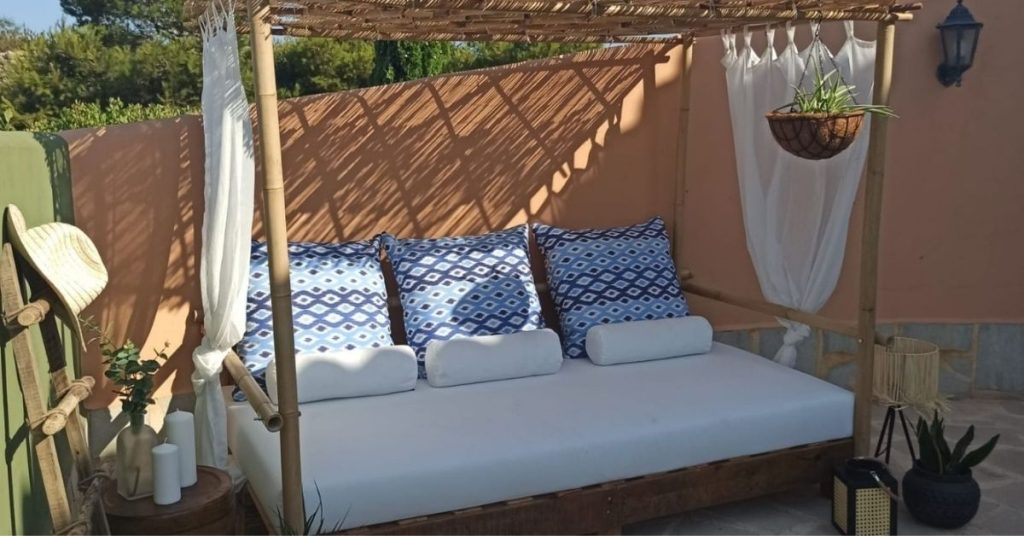 banc d'extérieur avec coussins