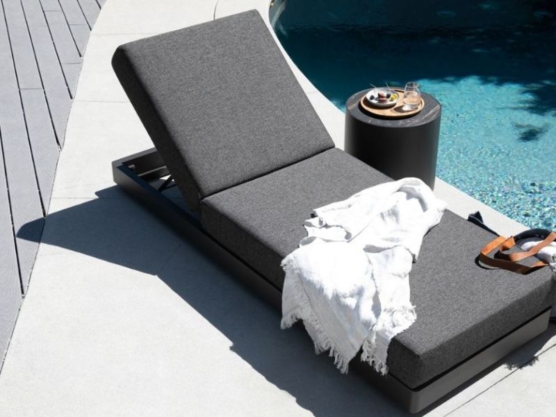 transat deux places près de la piscine