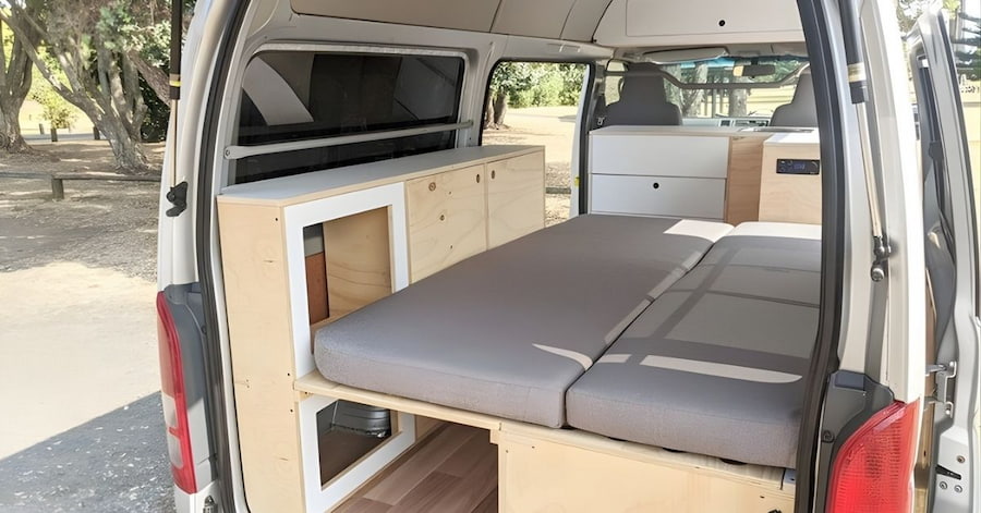 matelas de camping avec coins coupés